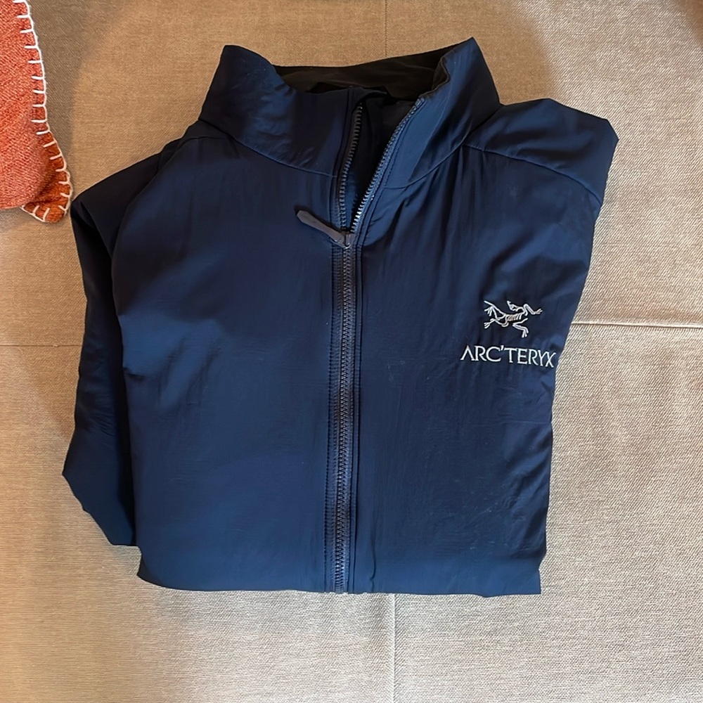 Arc’teryx Atom Large lightweight Men’s Jacket (USED)